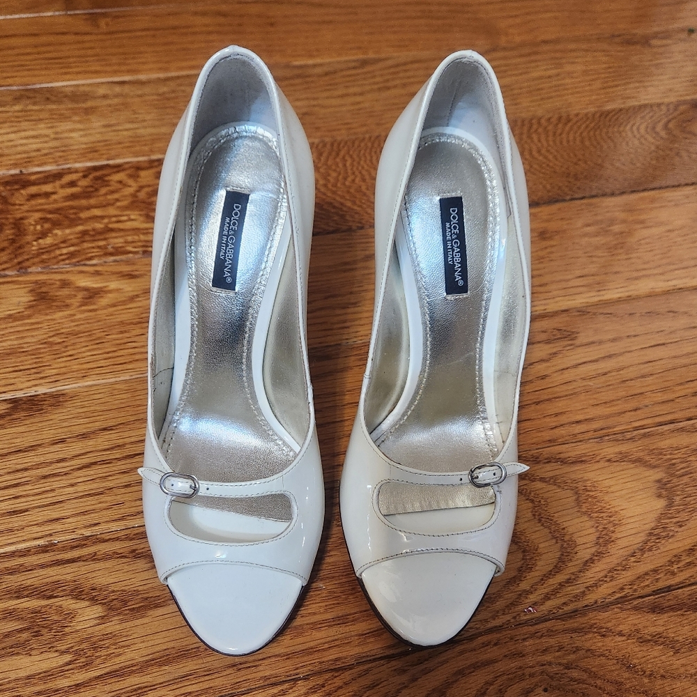 Dolce & Gabbana 37.5 leather white pumps